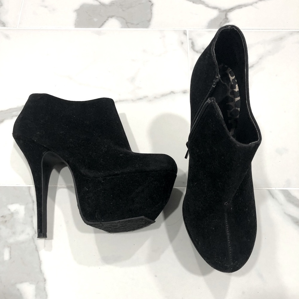 Dollhouse Black Suede Platform Ankle Boot US 7.5